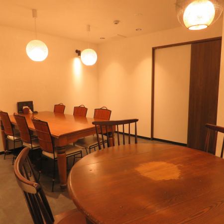 [3F] ~ 2 private rooms boasting a calm atmosphere that can be used by up to 10 people.It's the perfect place for special occasions such as birthdays and anniversaries.*A charge of 1,000 yen will be charged for private room usage for up to 3 people.