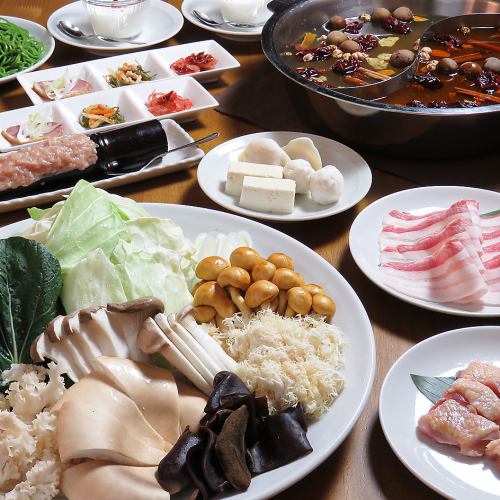 【蘑菇多B套餐】高级黑猪肉、土鸡、胶原蛋白、甜点【共12种】5000日元（含税）