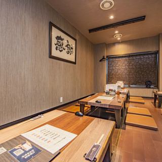 【店内貸切】掘りごたつエリアや、カウンター、テーブル席の店内全てを貸し切って、30名様~最大42名様の各種大型宴会にもご利用いただけます♪企業様の宴会や、同窓会、誕生日会など◎お料理やお飲み物、その他ご要望などお気軽にご相談下さい//チャージ:お1様あたり 330円(税込)※アラカルトご利用の方より頂戴いたします