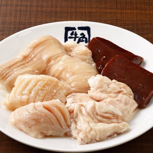 Four kinds of horumon (salt sauce, miso sauce) (premium horumon, thick-sliced tripe, addictive pork horumon, beef liver)