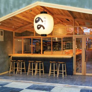 店舗入り口横にもカウンター席