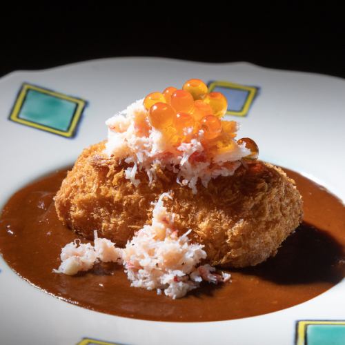 カニクリームコロッケ デミ仕立て/サーモンアボカドユッケ　各