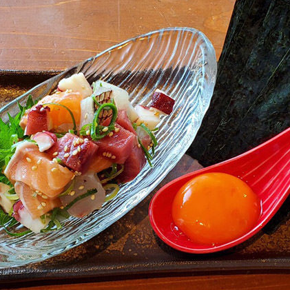 Kagisho Yukhoe, a seafood wrapped in Akashi seaweed and eaten ~with Yura sea urchin~
