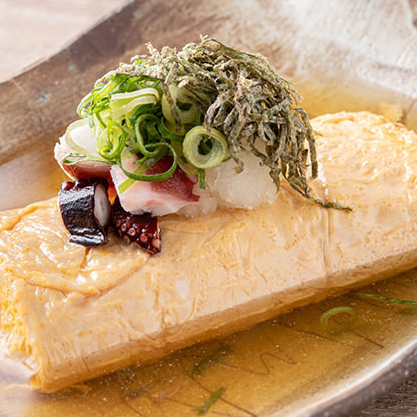 Akashiyaki-style rolled omelet with dashi stock