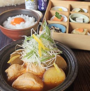 十一月：「番茄醬燉淡路雞和白蘿蔔」每月晚餐（米飯和味噌湯免費續加）