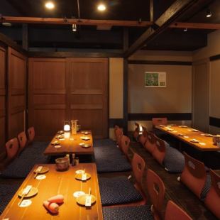 掘りごたつ個室。飲み会や合コン、宴会など少人数から大人数までさまざまなシーンに対応可能。掘りごたつなので疲れた足を伸ばしてくつろぐことができます。ボリューム満点の宴会コースも各種揃えておりますのでそちらも合わせて是非ご利用ください!!