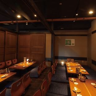 堀りごたつ個室。ご家族での食事に最適です。同窓会・合コンなど幅広いシーンにご利用いただいております。広々としていて掘りごたつなのでゆっくり思う存分お楽しみいただけます。お得なコースも数多く取り揃えておりますので三宮へお越しの際は是非当店へ!