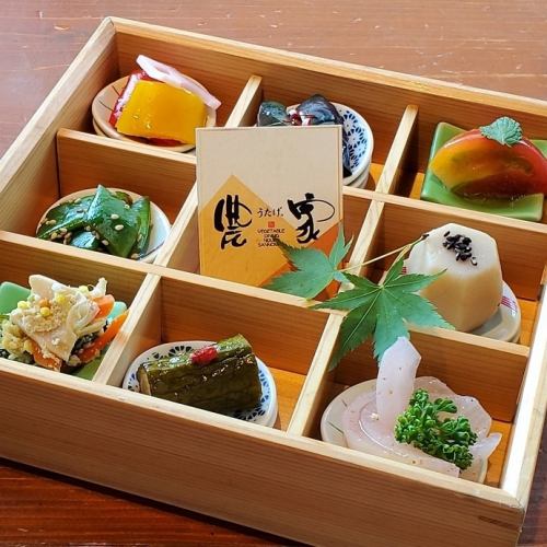 Appetizer: 8 kinds of locally produced side dishes