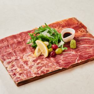 四种火腿拼盘
