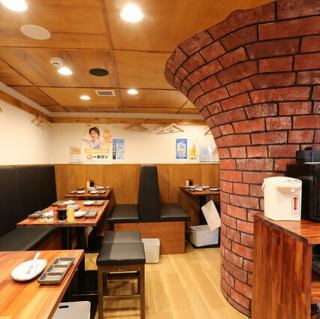 全席喫煙可能。ゆっくり宴会をお楽しみいただけるよう、様々なシーンに対応できる個室席をご用意しております。