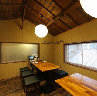３階までお席がありますので、団体様も大歓迎！全席喫煙可能