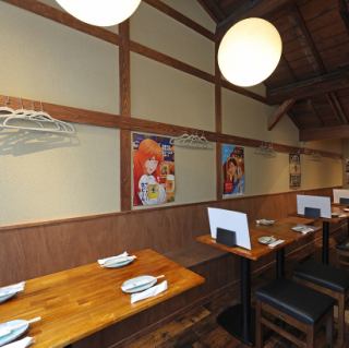 お仕事帰りのサク飲みや、ご友人とのお食事にもご活用しやすい雰囲気が魅力です。お料理やお酒に合うおつまみも多数あり。
