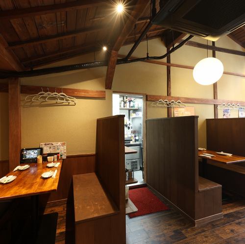<p>1階～3階までお席ご用意しております。人気のソファー席は全4人タイプのお部屋で、3名様からご利用可能いただけます♪ご予約はお早めに★少人数でのご宴会～団体様のご案内までご対応可能です！</p>