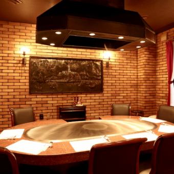 Private rooms of up to 20 people can be prepared by connecting 2 individual rooms up to 10 people.It is also recommended space for gatherings of families, relatives and social gatherings gathered by large numbers of people.