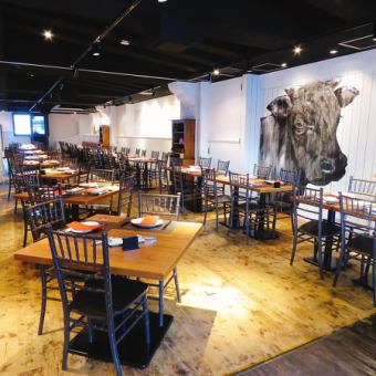 Private use is welcome! We can accommodate up to 90 people seated and 60-120 people standing, making it ideal for corporate parties and wedding after-parties.We also accept previews and meetings.Please feel free to contact us.