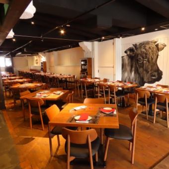 Private reservations are welcome! The venue can accommodate up to 90 seated guests and 60-120 standing guests, making it ideal for corporate parties and wedding receptions.We also accept site inspections and meetings.Please feel free to contact us.