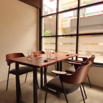 We have spacious table seating! The calm space where you can relax is extremely comfortable. Please feel free to come and visit us.