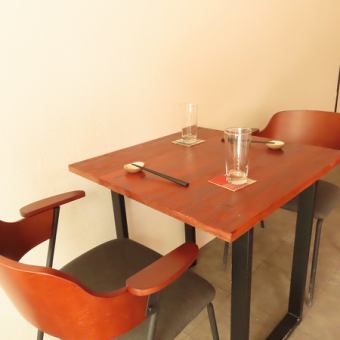 The relaxed atmosphere of the restaurant makes it extremely comfortable. The two-seater tables are perfect for couples or friends dining together.Enjoy a great time with food and drinks from all over the country.