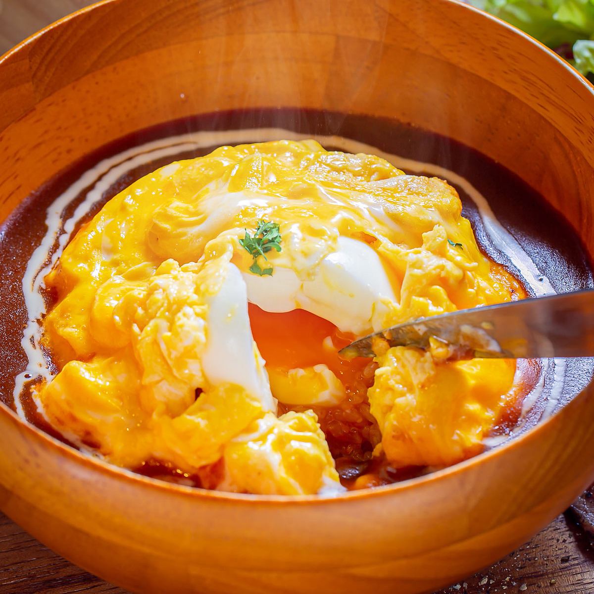 Hot and exquisite omelet rice with fluffy eggs ♪
