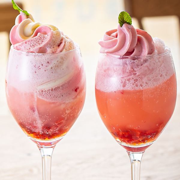 【可以享受草莓口感的草莓飲料】590日圓（含稅）~