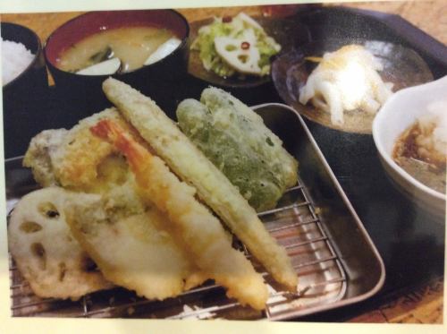 We offer freshly fried tempura one by one!
