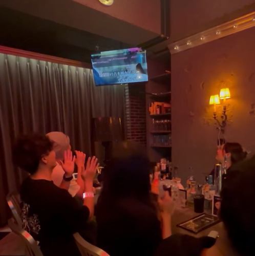 みんなで歌って盛り上がる