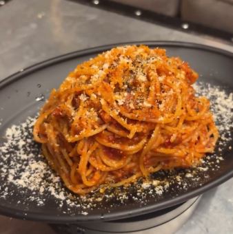 トマトソースパスタ