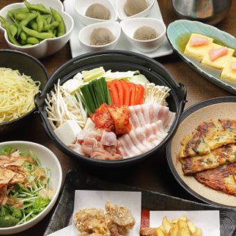 【附2小时无限畅饮】可选择火锅套餐 共8道菜品 4,500日元（含税）