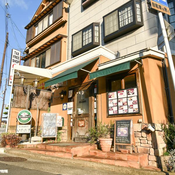 [Sightseeing ♪] Excellent access, located about a 1-minute walk from Kinkakuji Temple! It is a shop with a cozy atmosphere where you can drop in for sightseeing.Please feel free to use!