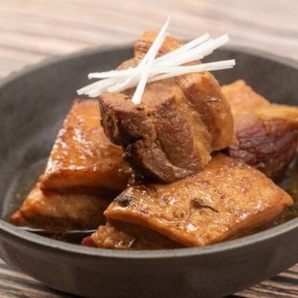 【口の中でとろける至福】じっくり弱火で煮込んだ職人技!旨味溢れる「特製・豚の角煮」