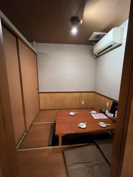 There is a private room with sunken kotatsu that can be used by 4 to 6 people.In addition, the horigotatsu seat next door can be used as a private room for 12 people.We also have comfortable cushions to sit on, so you can relax and enjoy your meal.Private rooms are popular, so please make a reservation early.