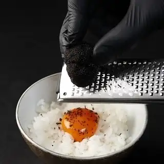 松露TKG作为餐后甜点