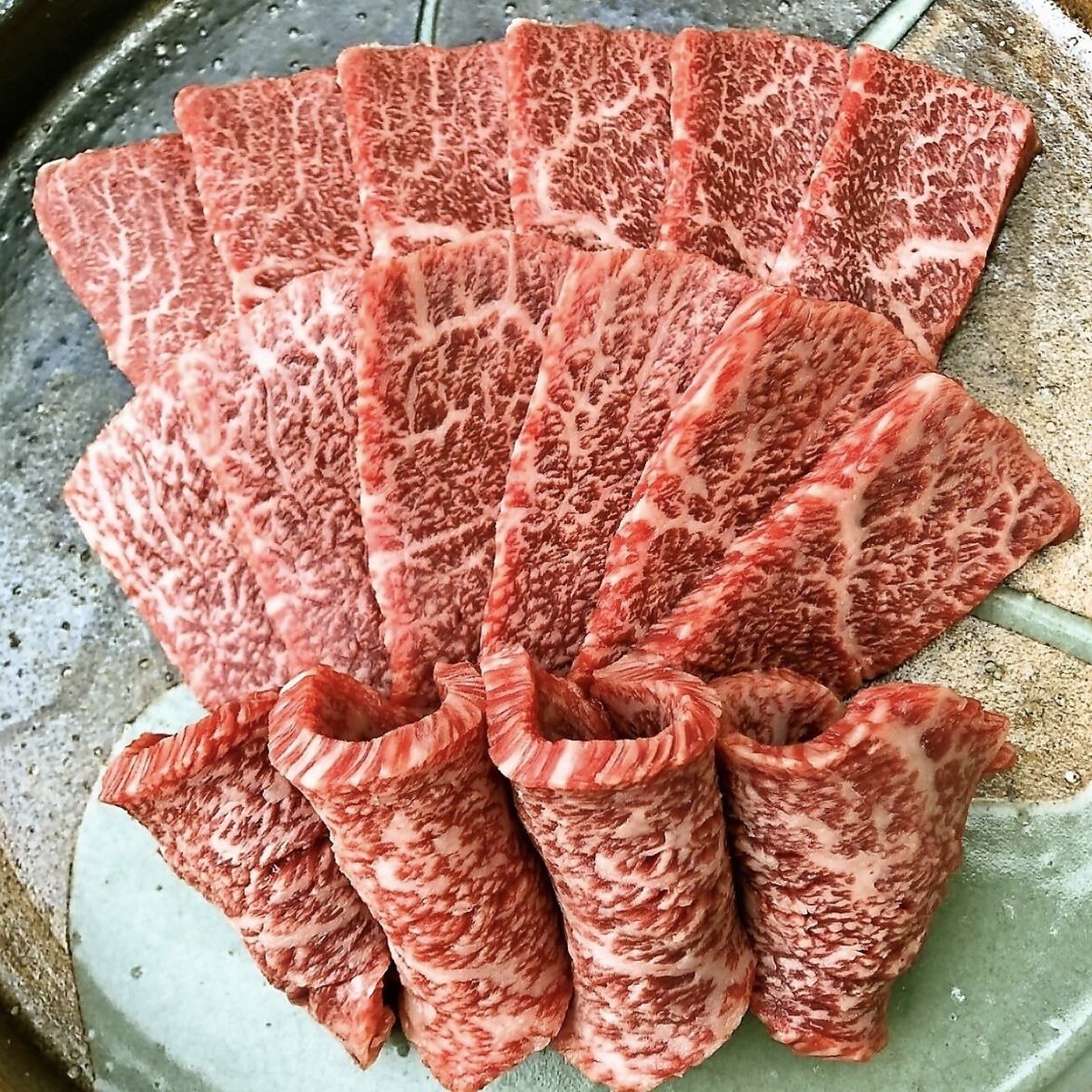 점심 시간부터 사치스럽게 즐기지 않겠습니까! 기다리고 있습니다 ♪