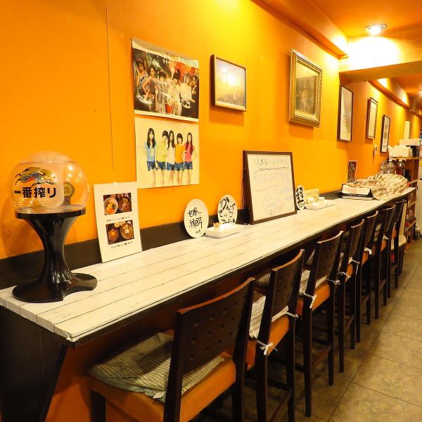 [A large number is OK] We have 7 tables for 6 people, perfect for banquets and drinking parties.Attach a table and more than 12 people are OK! It is also recommended for company banquets and drinking parties for 3 people ~.