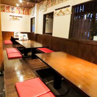 掘りごたつ席 4名様掛けと6名様掛けをご用意しております。