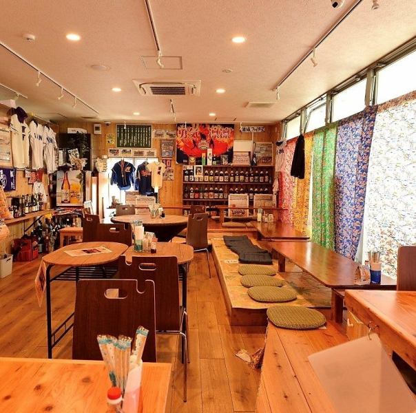 家族連れから友人同士の飲み会、会社の宴会まで幅広く使える沖縄料理の居酒屋。新鮮な県産刺身やゴーヤチャンプルー、ラフテーなど郷土料理が楽しめ、生ビール付き飲み放題も人気。さらに、1,000円(税込)で気軽に飲める「せんべろコース」もあり、コスパ重視の方にもおすすめ！