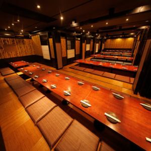 店貸切は最大140名様までご案内可能！和情緒溢れる雰囲気漂う広々とした空間で、大人数の会社宴会や打ち上げ、歓送迎会にも最適！10名以上・20名以上・30名以上の用途に応じた個室席も完備してます！