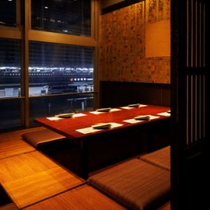 足を伸ばしてゆったりとくつろげる掘りごたつ個室！会社宴会や女子会、合コン、オフ会など、中規模宴会におすすめ！また、幹事様必見のクーポンもあり！宴会プランは2499円(税込)～ご用意してます！