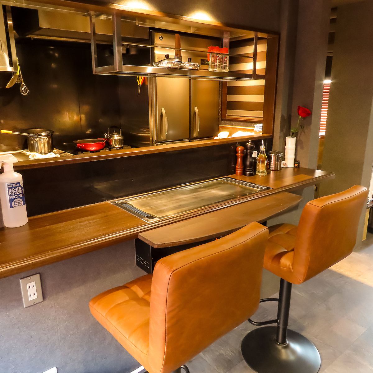 カウンター席ではお一人様からお気軽にご利用いただけます。