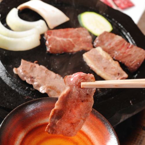 阿蘇の溶岩で味わう、極上の桜焼肉体験をしてください!