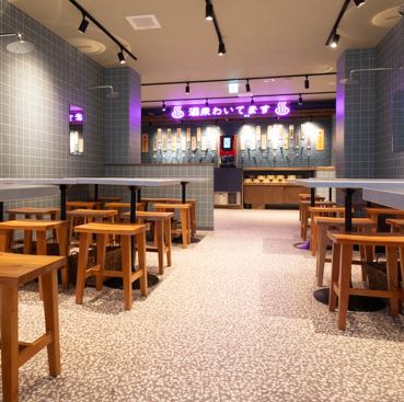 お仕事帰りのちょい飲みから大人数での飲み会やパーティーまで、様々なシーンに対応可能なお席をご用意しております！