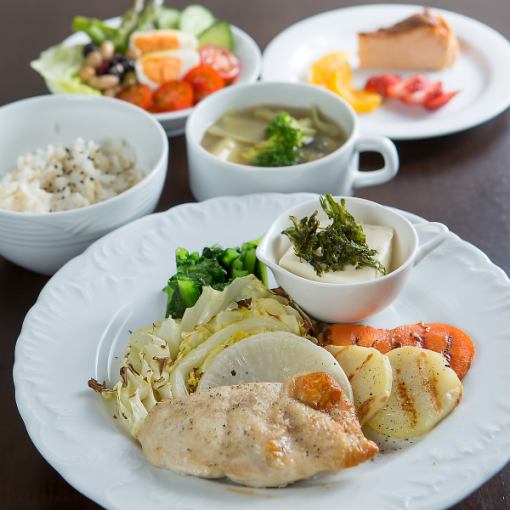 【女子会・デート向け】全10品が味わえるゆったりおまかせディナーコース 3300円(税込)