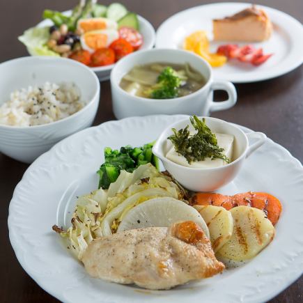 【女子会・デート向け】全10品が味わえるゆったりおまかせディナーコース 3300円(税込)