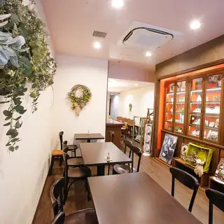 저희 가게에서는, 8분부터 최대 12분까지의 전세 이용을 받고 있습니다.가족 모임이나 친구끼리의 회식 등, 차분한 한때를 보내실 수 있습니다.예산은 1인 3,300엔보다 상담 가능합니다.요리 내용이나 요금에 대해서는, 전화등으로 부담없이 문의해 주세요.예약은 1주일전까지 부탁드립니다.