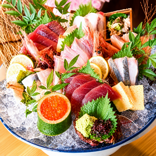 【旬鮮】鮮度抜群の海鮮料理を堪能|豪快刺盛りと旬魚が自慢