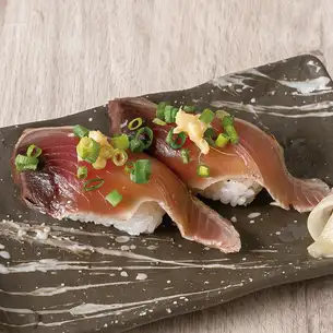 Straw-grilled bonito tataki nigiri