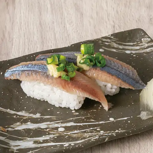 Sanma nigiri (saury sushi)