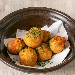 Deep-fried taro root with seaweed, salt, and butter flavor.