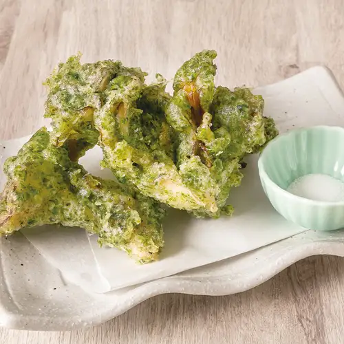 Deep-fried maitake mushrooms wrapped in seaweed