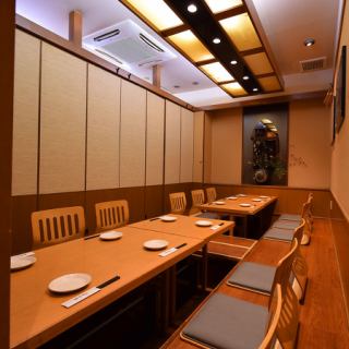 This is a private digging room for small groups.It is a private room seat that can be used for entertainment as it is located inside the store.